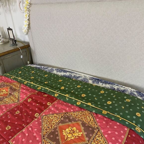 Quilt Full/Queen East Indian inspired pink gold floral poka dots - Picture 4 of 9